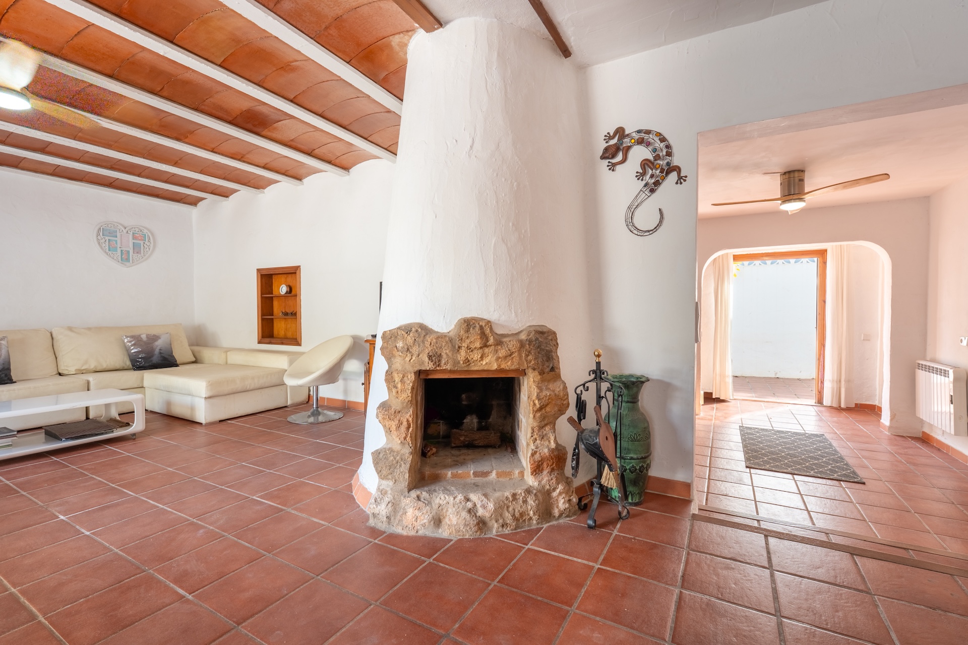 Resa Estates house huis te koop Siesta living and chimney.jpg